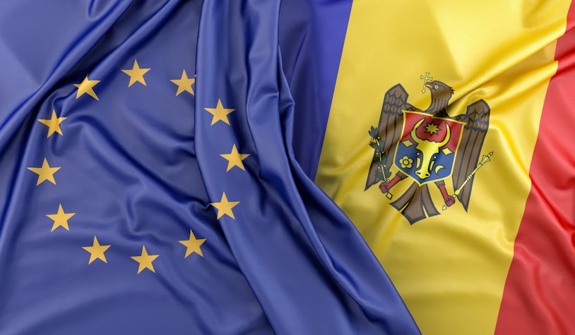 Steagurile UE și Moldovei