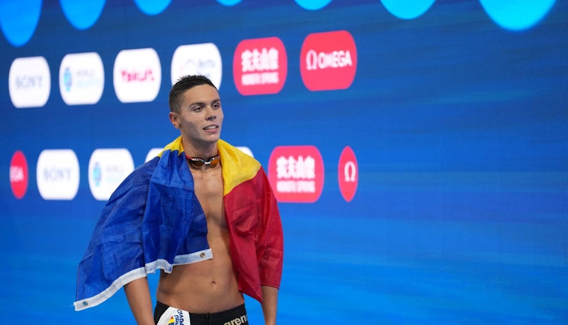 David Popovici David Popovici, cu tricolorul pe umeri