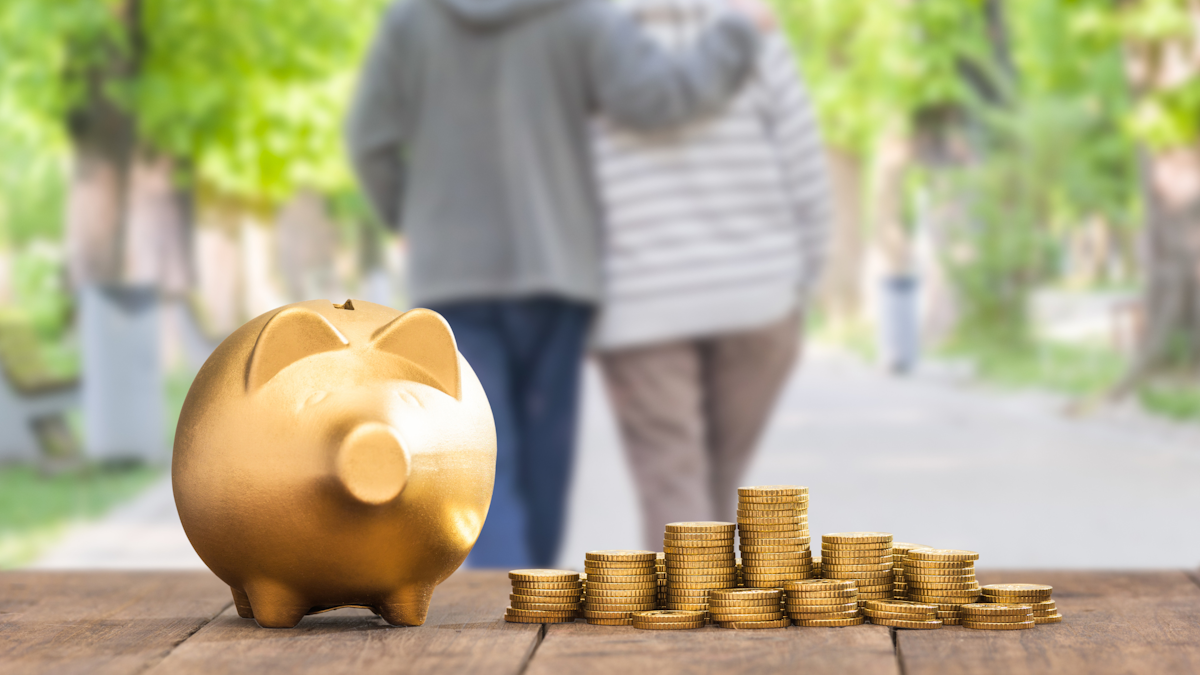 Diferența de salariu dintre femei și bărbați crește decalajul la pensie în România