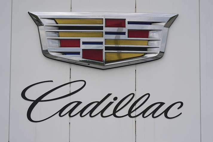 logo-ul cadillac
