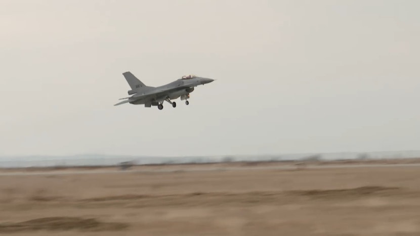 Avioane supersonice, antrenament deasupra României cu risc de boom sonic