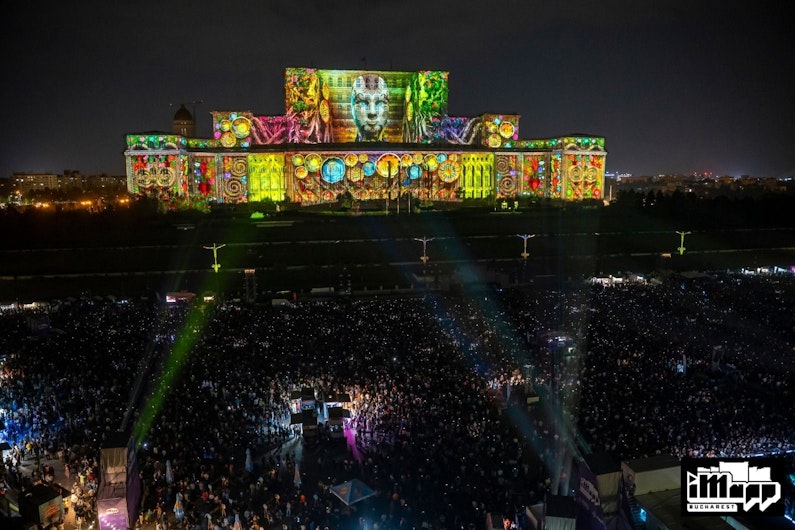videomapping pe clădirea palatului parlamentului