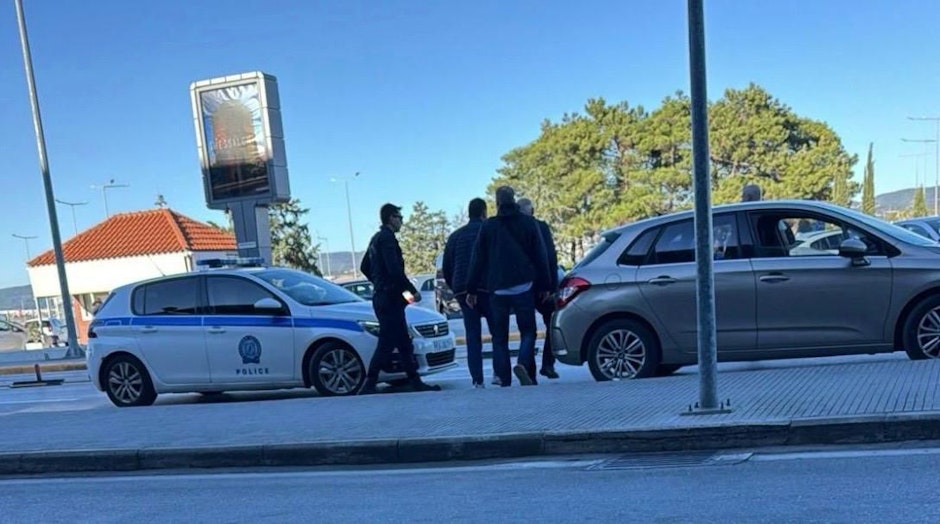 Imagine cu Sorin Oprescu în momentul în care a  fost prins în Grecia