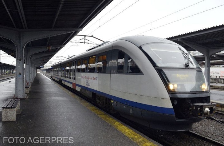 tren garat în gara de nord