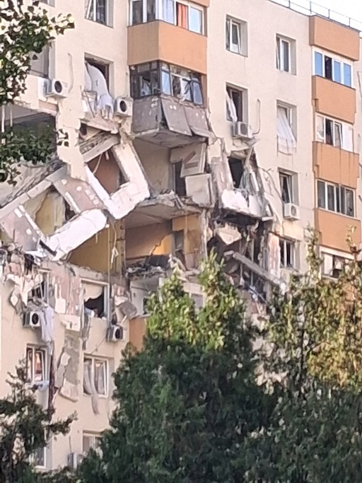 fațada blocului de pe calea rahovei unde a avut loc explozie