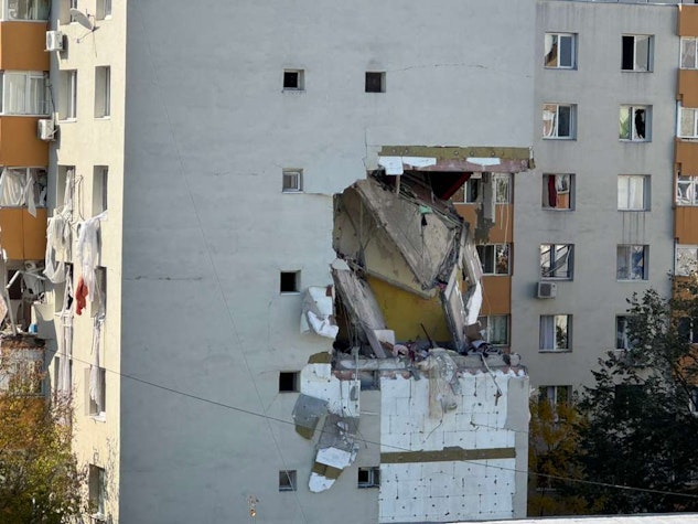 fațada blocului de pe calea rahovei unde a avut loc explozie
