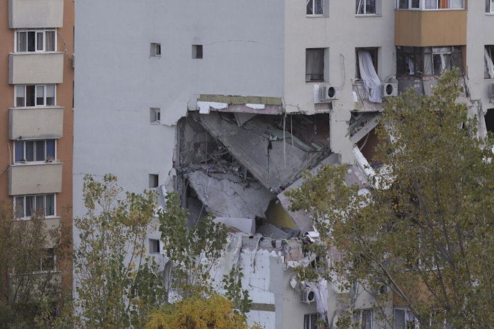 Blocul din cartierul Rahova, afectat după explozia puternică