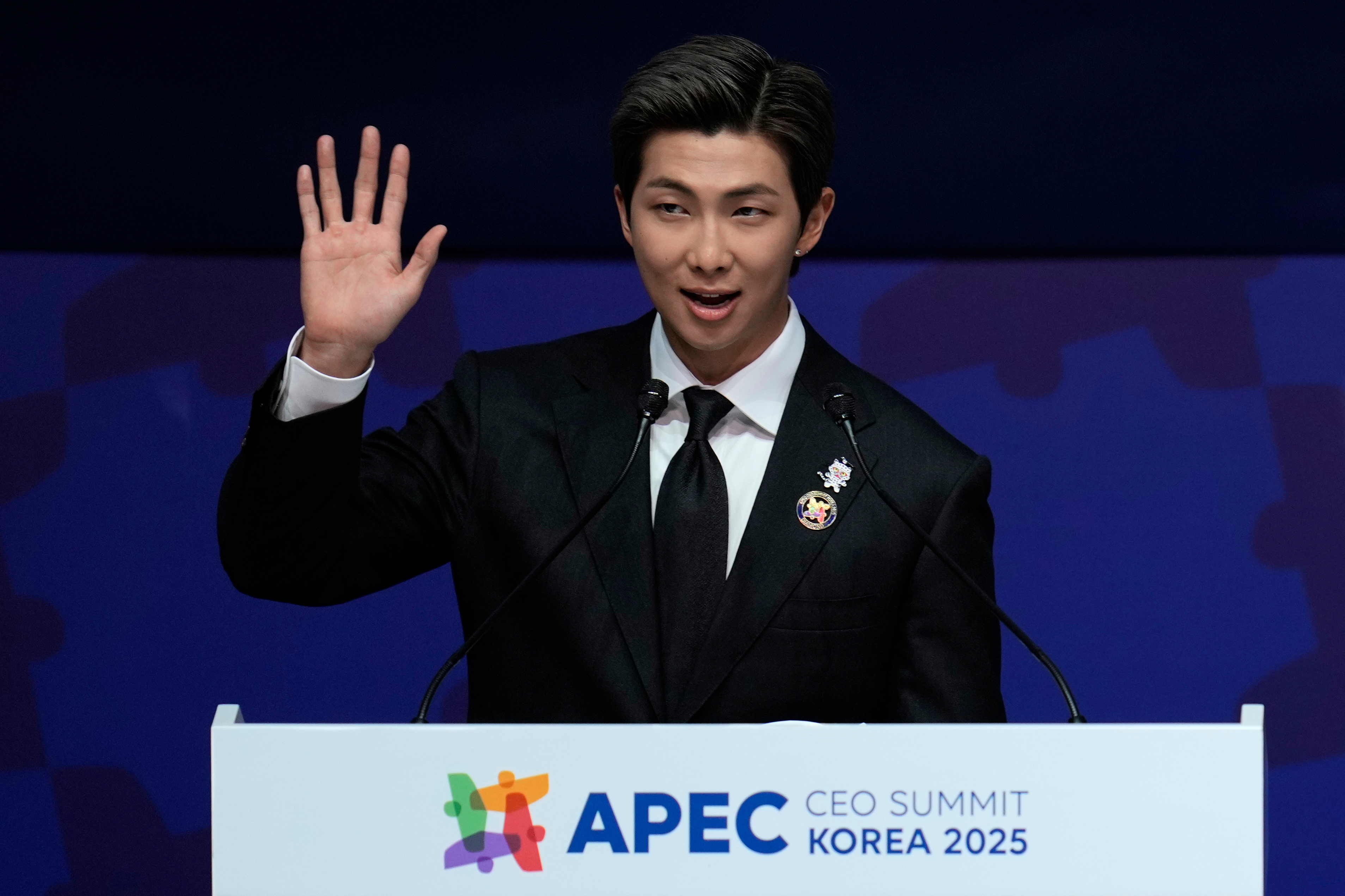 K-POP・アジア bts Kim Namjoon, liderul BTS, la APEC: „Succesul K-pop vine din