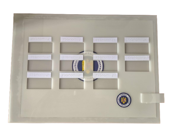 Șablonul de plastic cu alfabetul braille pentru vot