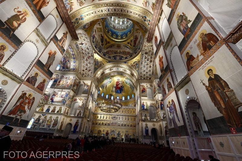Catedrala Națională s-a redeschis pentru credincioși. Prima Liturghie din acest an va avea loc pe 3 septembrie