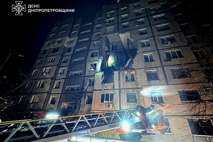 Clădire avariată după un atac rusesc