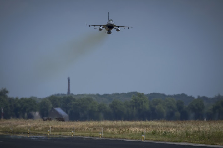 Armata olandeză a deschis focul asupra unor drone observate deasupra bazei aeriene Volkel din estul țării, a anunțat sâmbătă Ministerul Apărării.