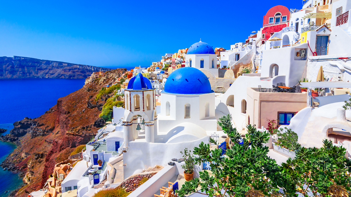 Bariere plutitoare împotriva meduzelor instalate pe plajele din Grecia