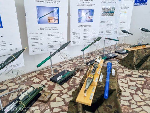 arme expuse la uzina de muniție din Mija