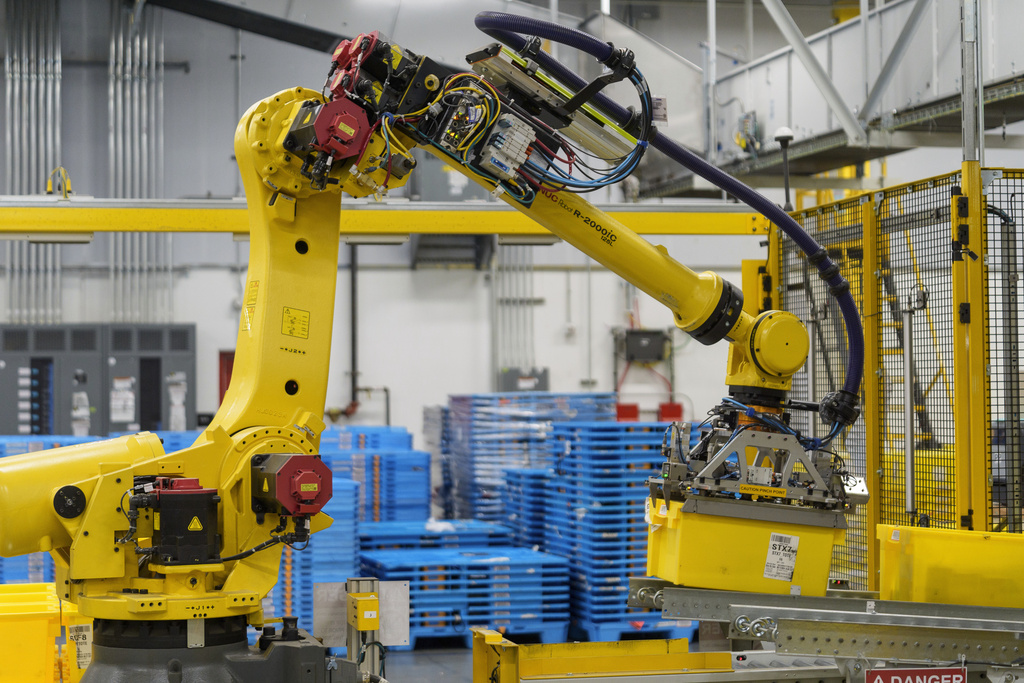 Amazon a angajat 2.000 de roboți pentru un depozit din Anglia
