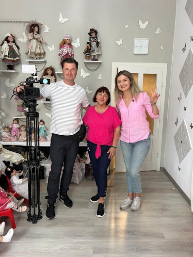 papusi expuse la muzeul de păpusi din targul secuiesc