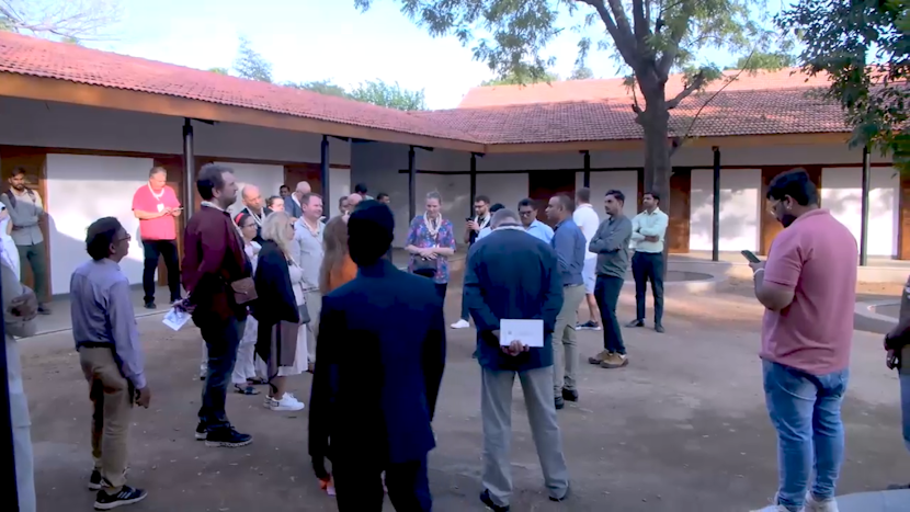 Vizitatori la asramul lui Gandhi