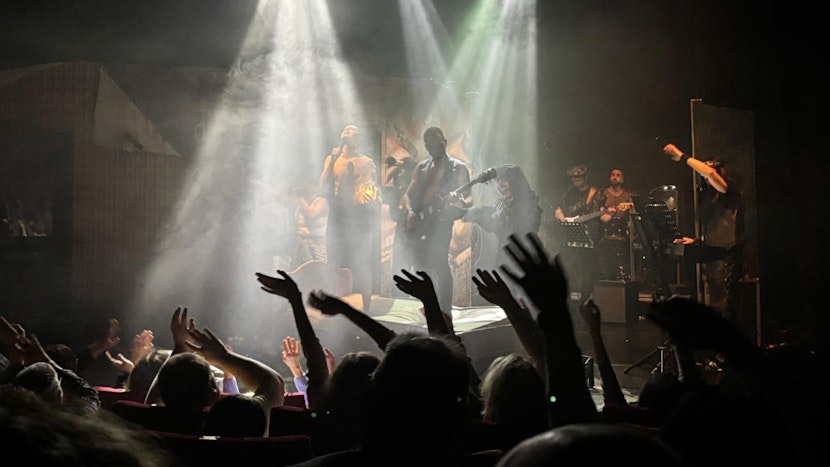 Atmosfera la piesa de teatru Hedwig And The Angry Inch