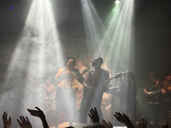 Atmosfera la piesa de teatru Hedwig And The Angry Inch