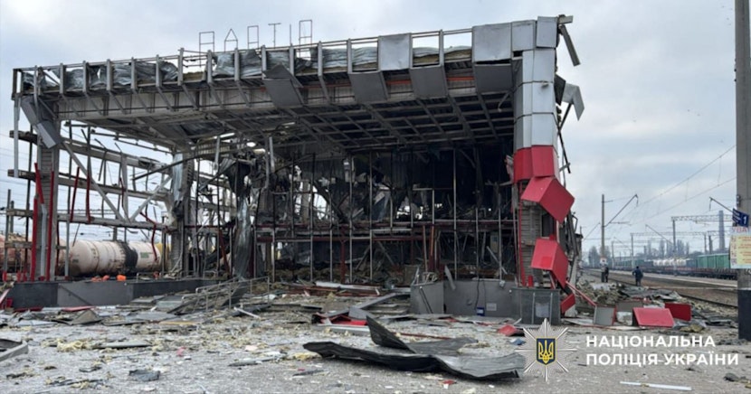 cladire avariata dupa un atac rusesc