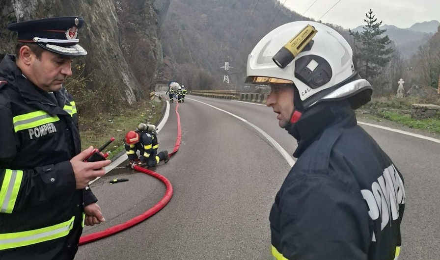 Cisternă răsturnată pe Valea Oltului