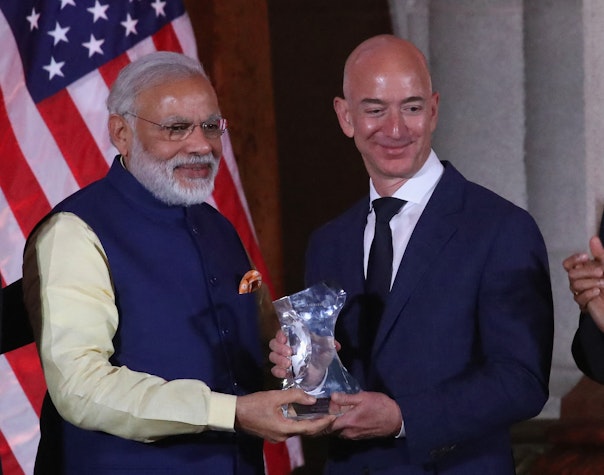 Jeff Bezos și Narendra Modi