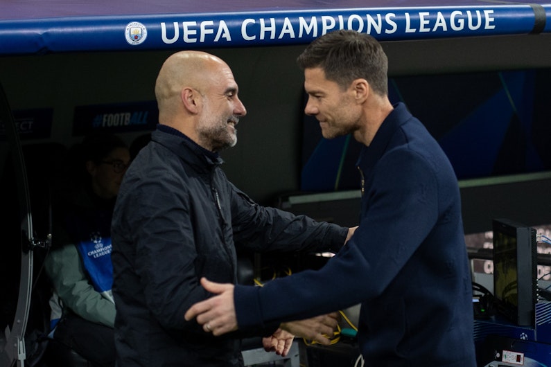 Pep Guardiola și Xabi Alonso