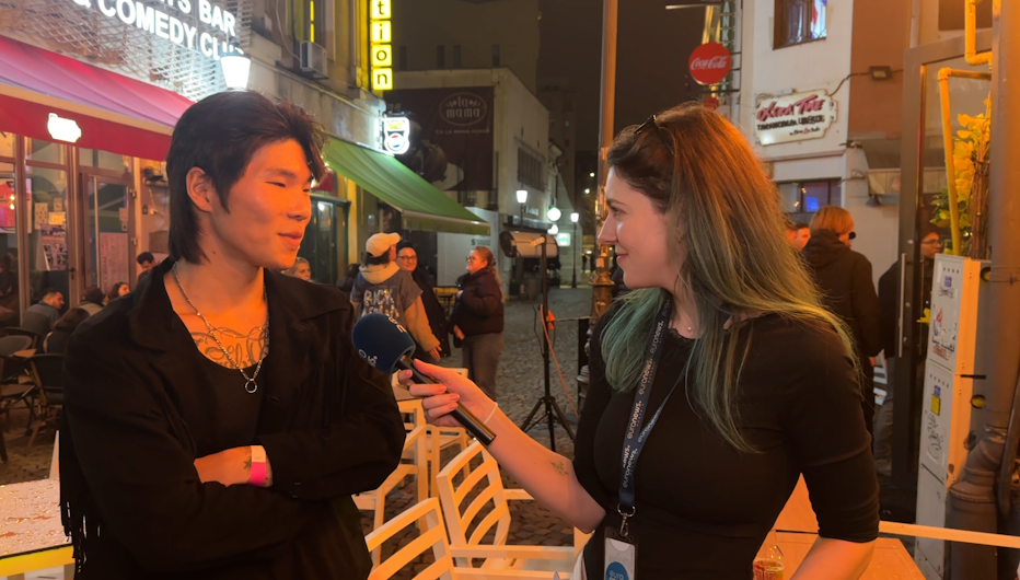 jurnalist și intervievat