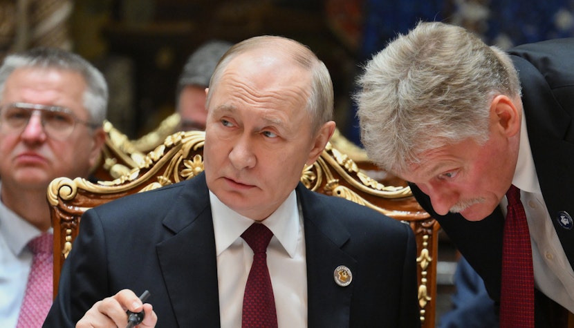 Vladimir Putin, președintele Rusiei, și Dmitri Peskov, purtătorul de cuvânt al Kremlinului Vladimir Putin, președintele Rusiei, și Dmitri Peskov, purtătorul de cuvânt al Kremlinului