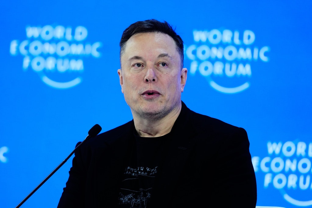 Elon Musk susține că restricțiile Starshield în Ucraina sunt impuse de administrația Trump