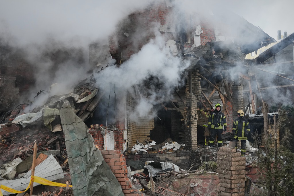 Rusia folosește bombe uriașe în atacurile asupra Ucrainei, greu de interceptat