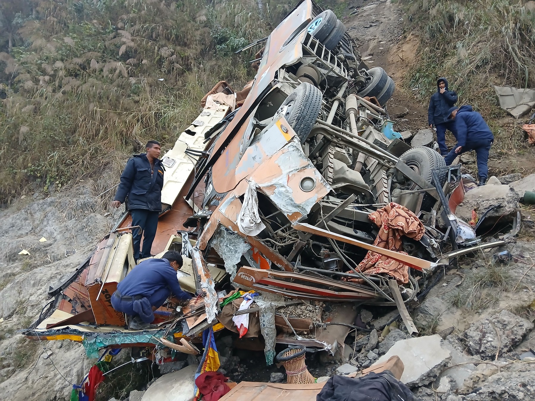 Accident tragic în Nepal: 19 morți și 25 răniți în râu Accident tragic în Nepal: 19 morți și 25 răniți în râu