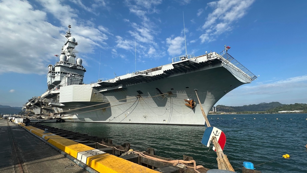 Portavionul francez Charles De Gaulle