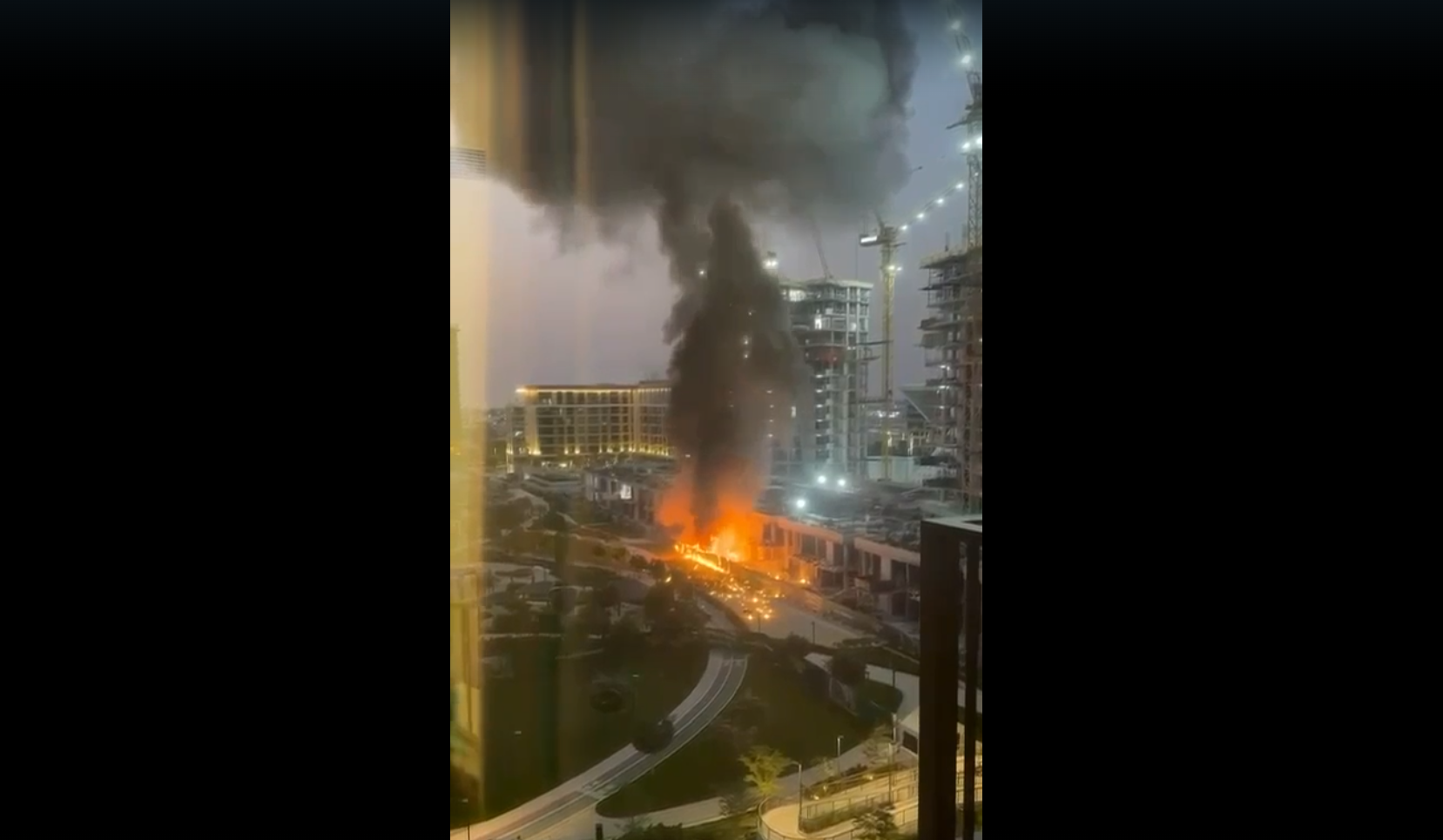 Incendiu pe Palm Jumeirah: Patru răniți după explozie!