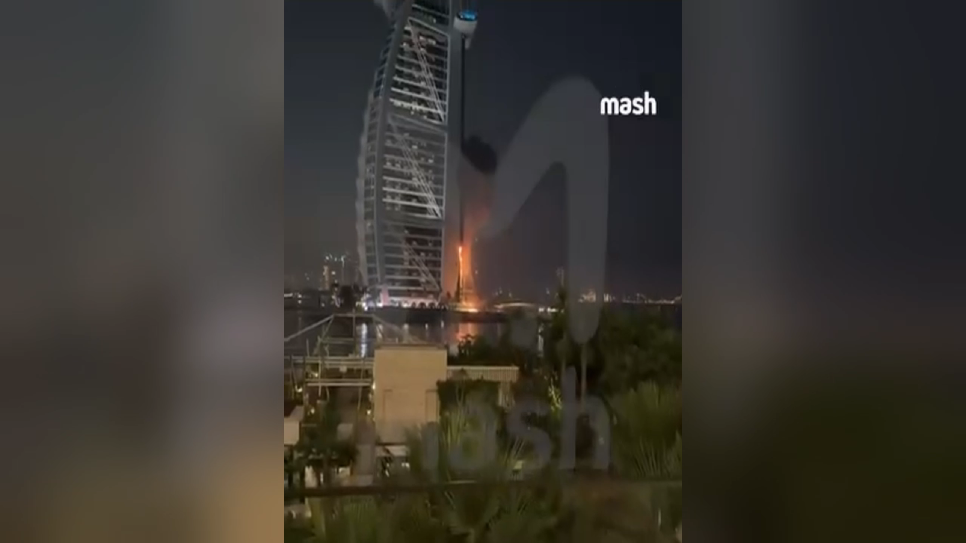 Atac cu drone iraniene: Burj Al Arab în flăcări Atac cu drone iraniene: Burj Al Arab în flăcări