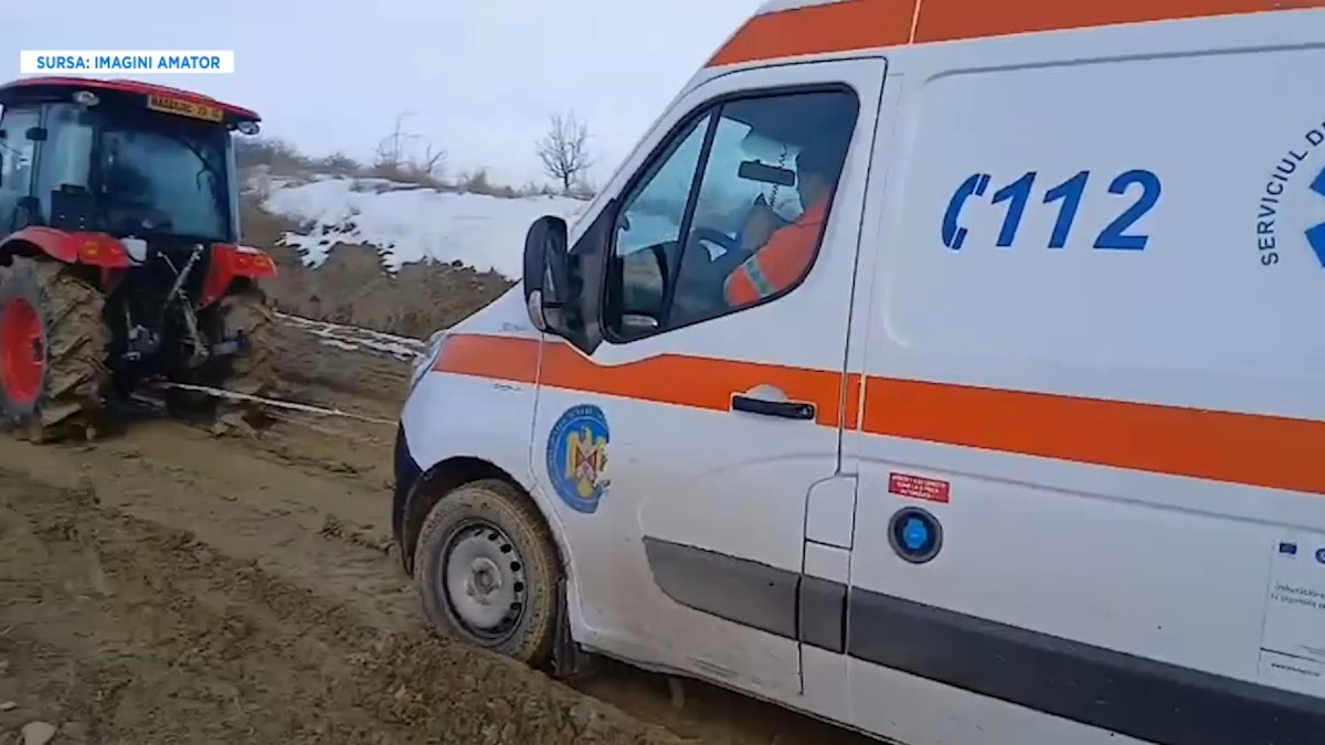 Anchetă după ce o ambulanță a oprit pentru cumpărături în timp ce transporta o fetiţă bolnavă