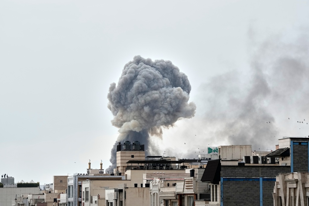 Iranul atacă Israelul: Rachete și amenințări nucleare Iranul atacă Israelul: Rachete și amenințări nucleare