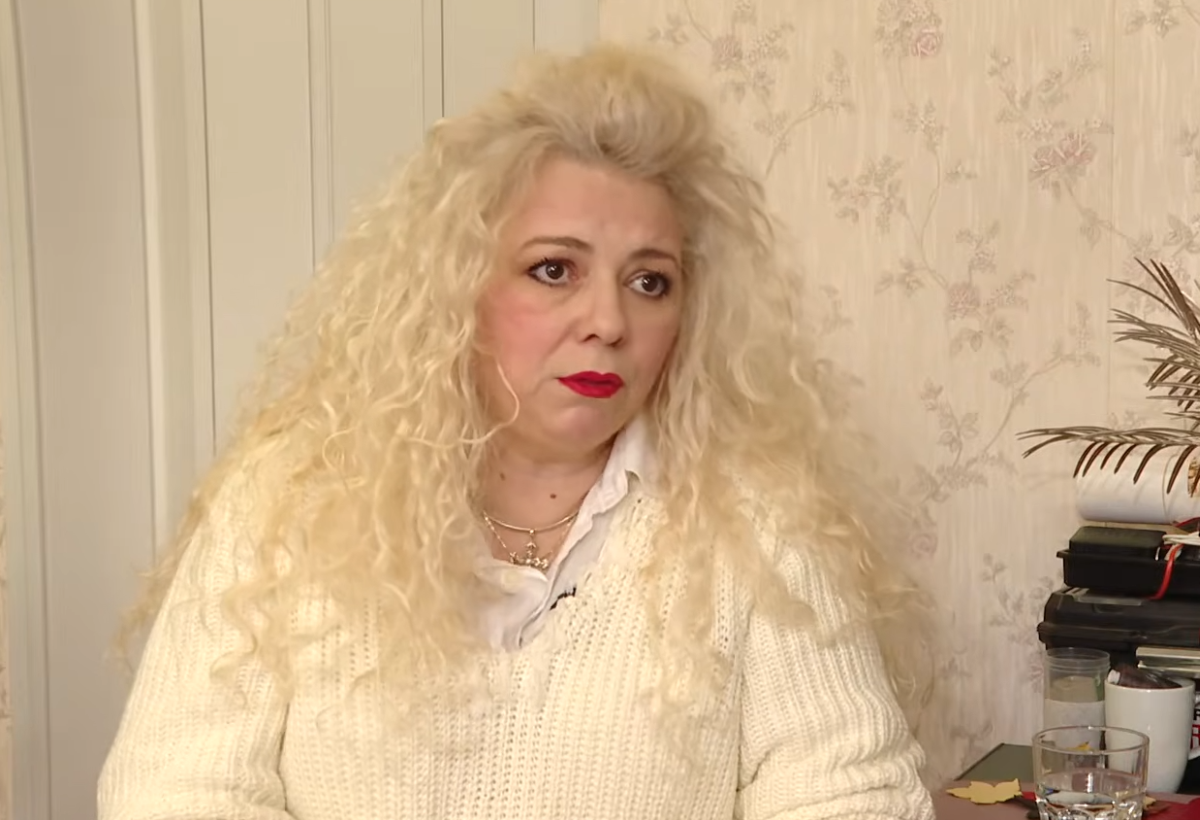 20 de ani între Iran și România: Povestea Simonei Karimi 20 de ani între Iran și România: Povestea Simonei Karimi