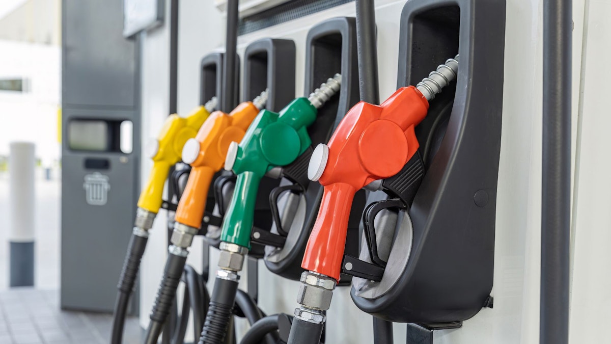 Criza carburanților în Rusia: cozi și raționalizări în benzinării după scăderea producției