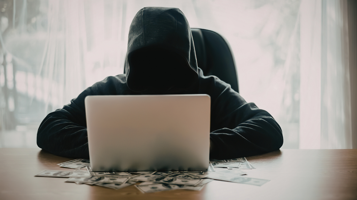 5 moduri de a recunoaște și evita mesajele-capcană din mediul digital
