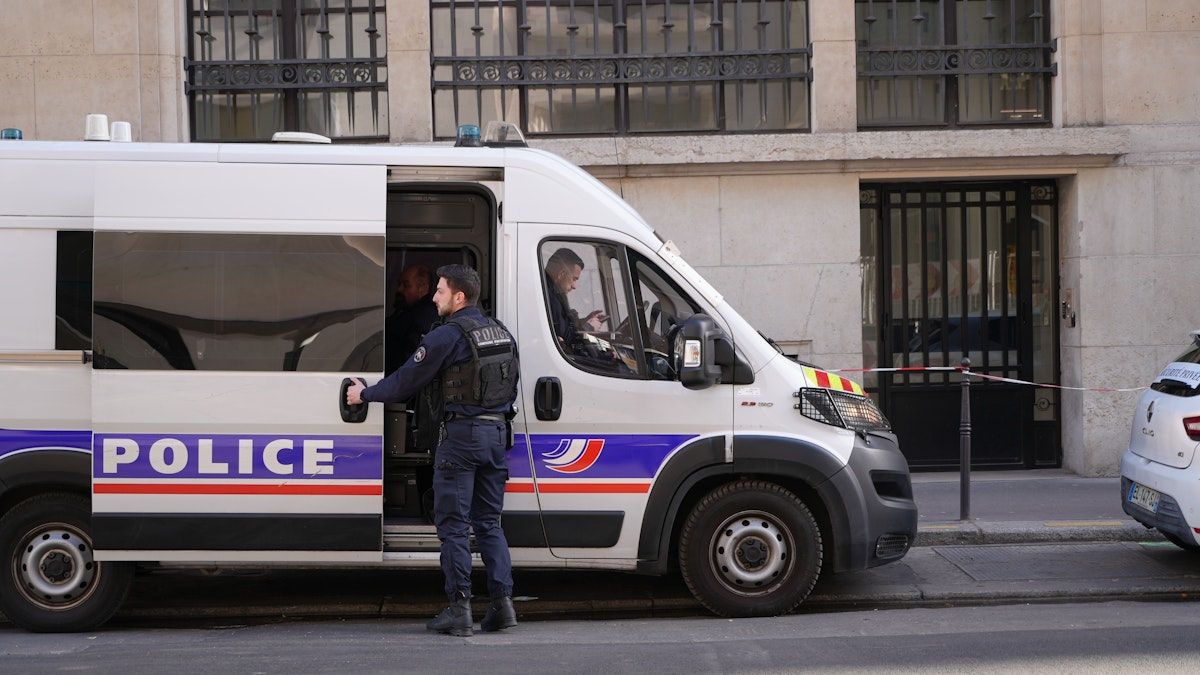 Doi români condamnați în Marea Britanie pentru atac asupra unui jurnalist