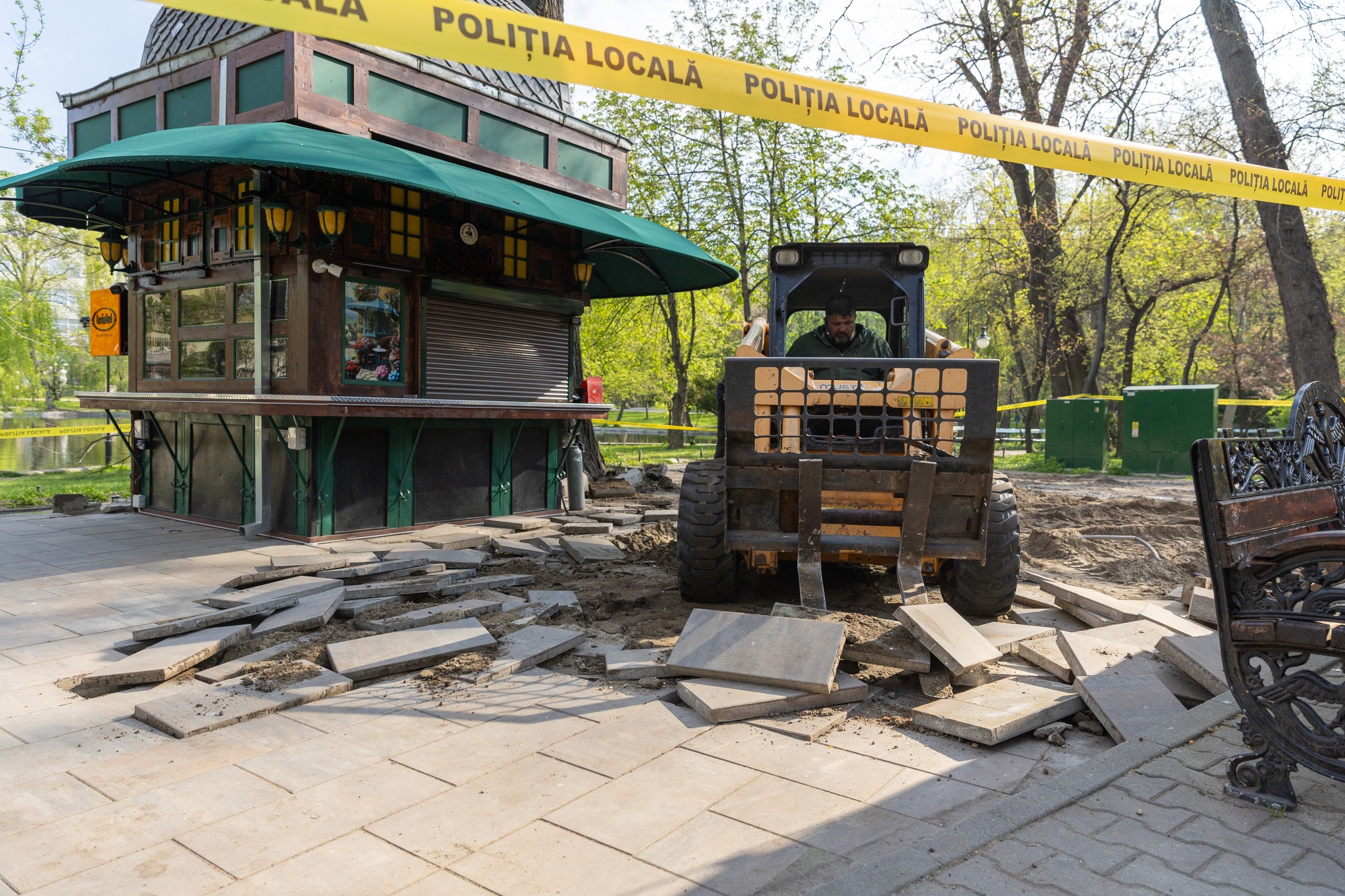 Chioșc demolat în Parcul Cișmigiu