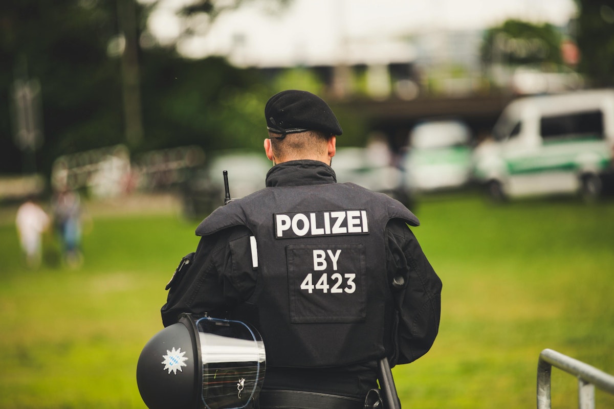 Arme ascunse în pădurea din Germania, pregătite pentru asasinate la comanda Rusiei; suspect arestat în România