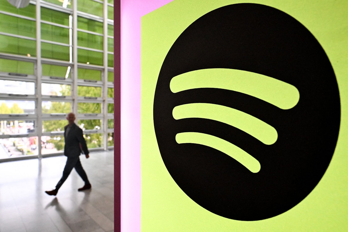 Spotify va eticheta artiștii generați de inteligența artificială