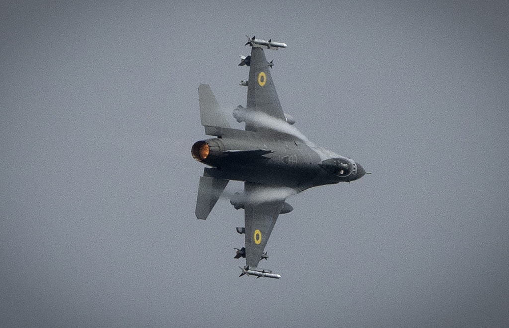 Prima dronă doborâtă deasupra României, în Padina, județul Buzău. Nicușor Dan: „A doborât-o un pilot român de pe un avion F-16”