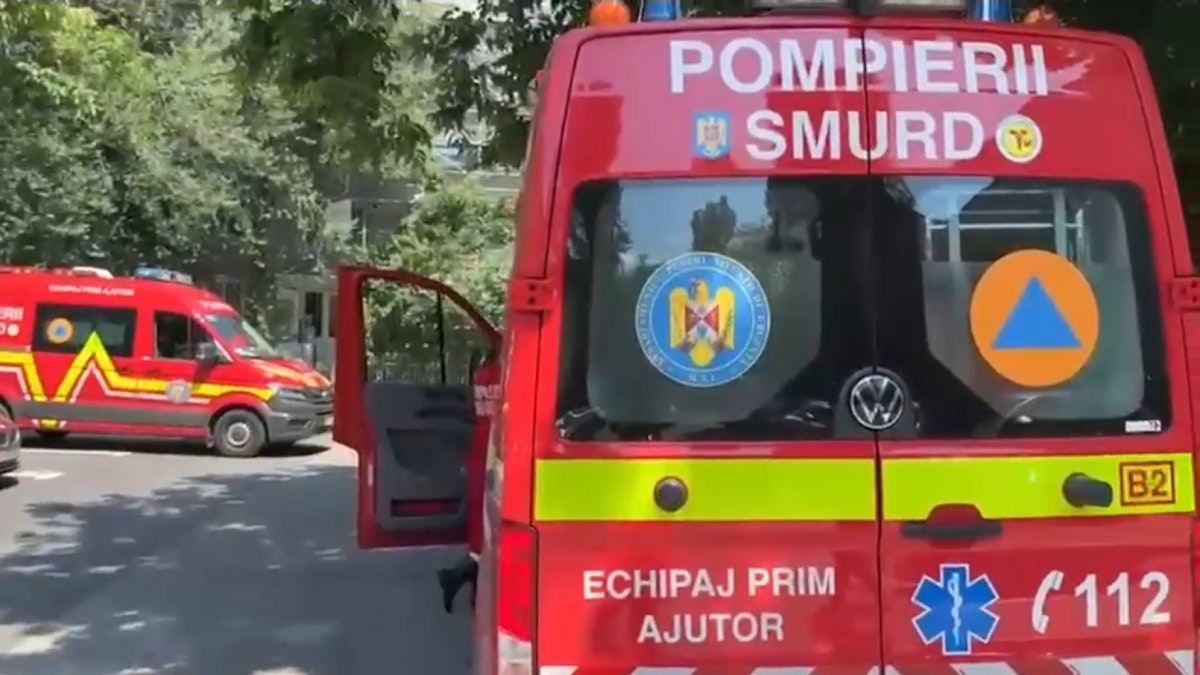 Copil salvat de la înec de un pompier și fiul său, student la aviație