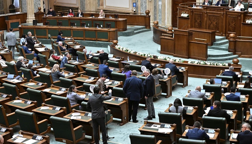 Acord pentru aleșii locali: nu mai aleg între mandat și jobul la stat. Votul decisiv este astăzi în Senat