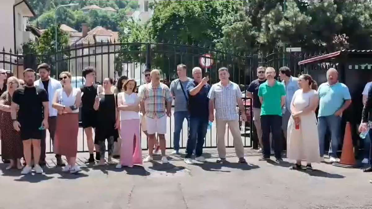 Protest al angajaților Operei Brașov pentru demisia managerului: reclamații privind salarii și climat tensionat