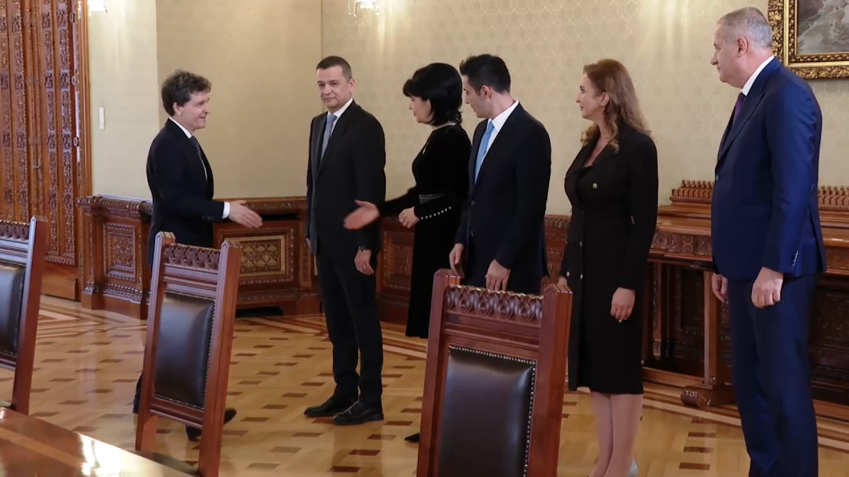 Numărătoare inversă pentru noul guvern: PSD și PNL se blochează, jocuri de culise și negocieri cu AUR