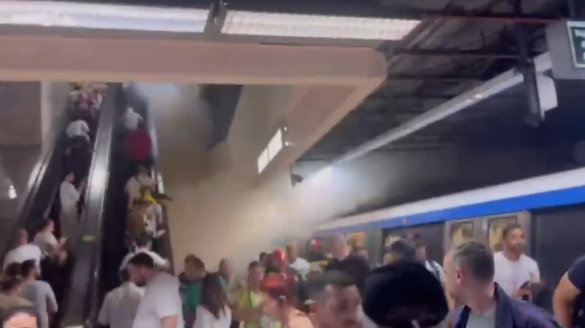 Incendiu la metrou din cauza umidității și izolatorului defect